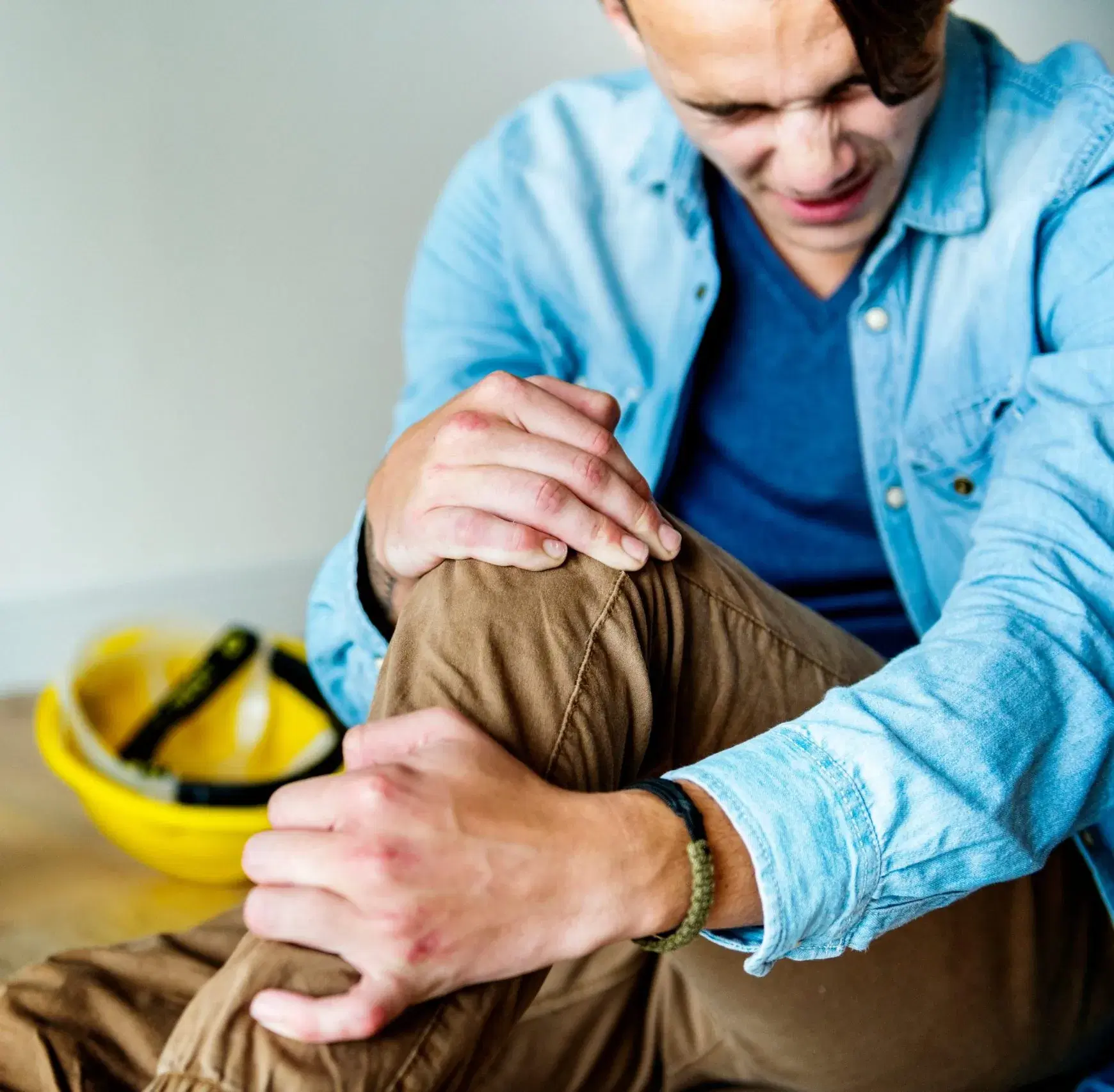 WorkCover doctor helping an injured worker
